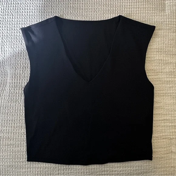 Athleta Black Transcend Crop Tank - Picture 5 of 14